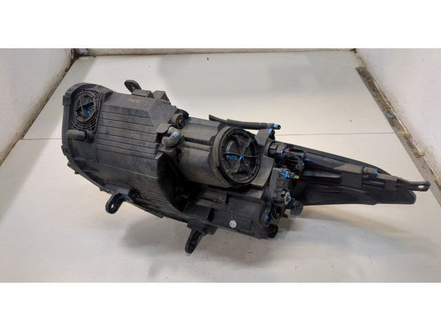 Фара передняя  Hyundai i40 2011-2015 правая 
