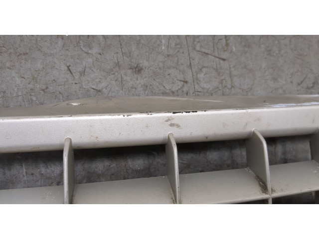 Решетка радиатора  Ford Explorer 2001-2006          5L248200