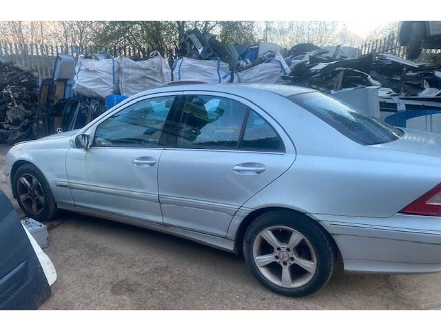 Стойка амортизатора  Mercedes C W203 2000-2007      2.2  дизель