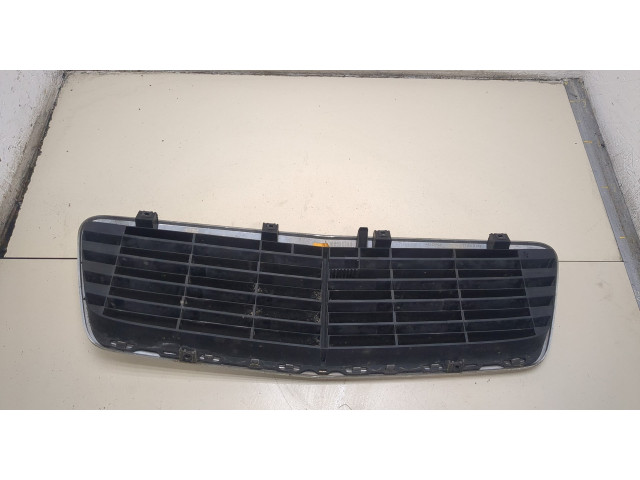 Решетка радиатора  Mercedes CLK W208 1997-2002          