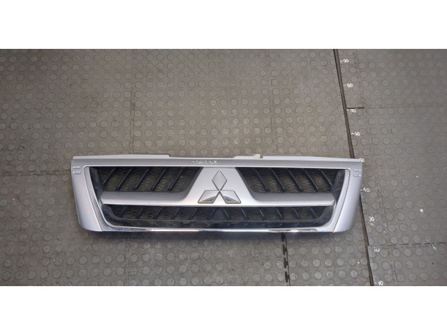 Решетка радиатора  Mitsubishi Pajero / Montero 2000-2006          