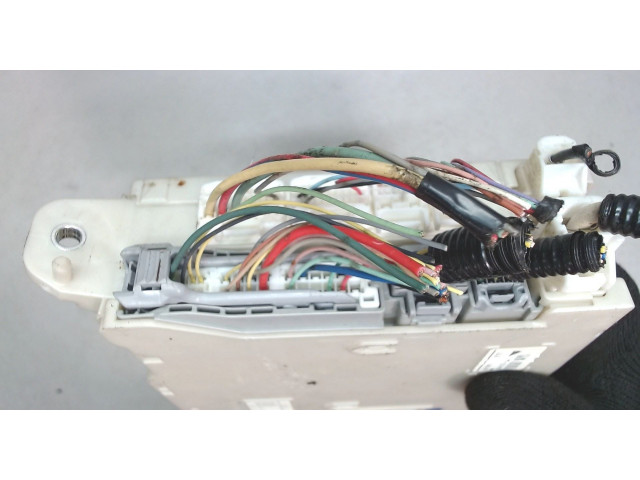 Блок БСМ  Lexus IS 2005-2013      8273053050    2.2