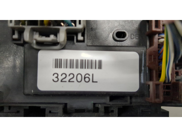 Блок предохранителей  Ford F-150 2009-2014      bc3t14b476dj   