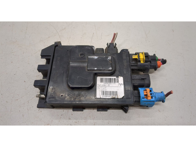 Блок предохранителей  Renault Scenic 2009-2012      243800011r   