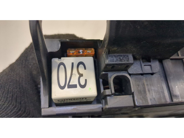 Блок предохранителей  Volkswagen Touareg 2010-2014          3.6