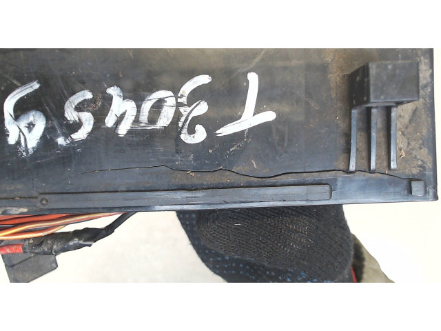 Блок предохранителей  Volkswagen Touran 2006-2010      1021501999    1.9