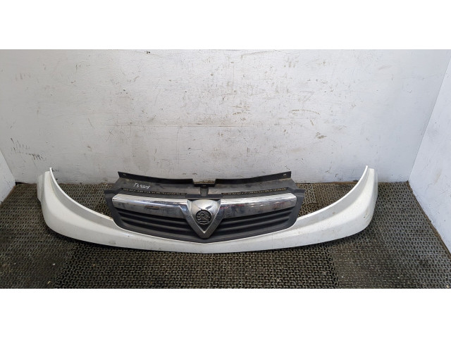 Решетка радиатора  Opel Vivaro 2001-2014           4416662, 93188851