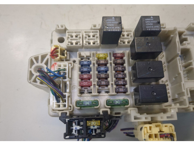 Блок предохранителей  Mitsubishi Outlander 2003-2009          2.4