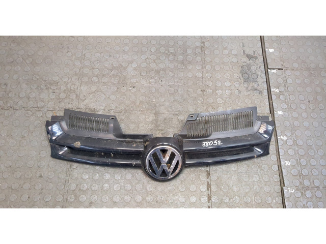 Решетка радиатора  Volkswagen Touran 2010-2015          