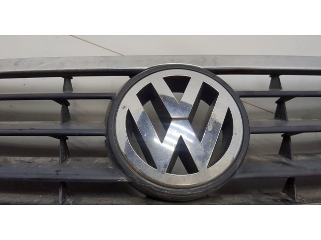 Решетка радиатора  Volkswagen Touran 2006-2010          1T0853651AG