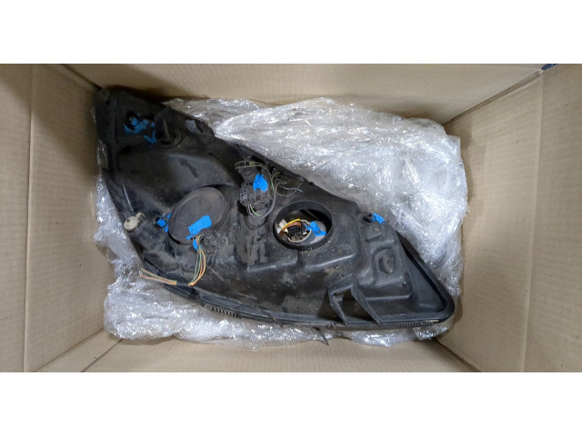 Фара передняя  Renault Scenic 2003-2009 левая 