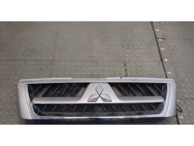 Решетка радиатора  Mitsubishi Pajero / Montero 2000-2006          MN117713