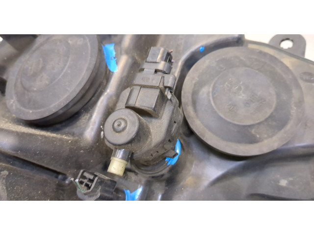 Фара передняя  Renault Scenic 2003-2009 правая 