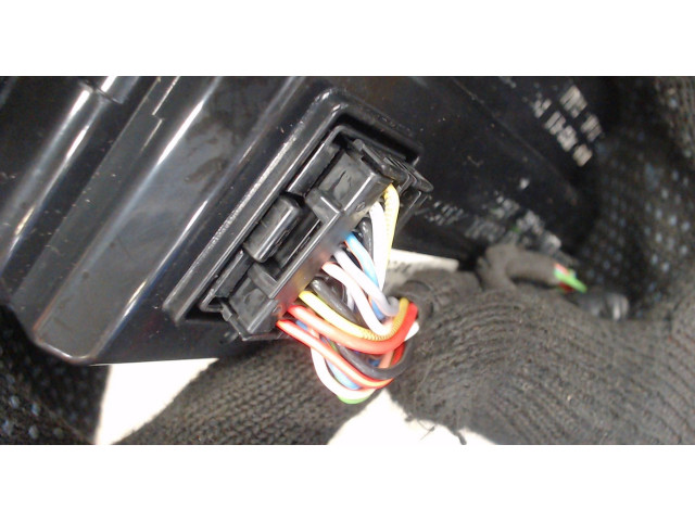 Дисплей бортового компьютера  Nissan Elgrand 1997-2002 957101H300        