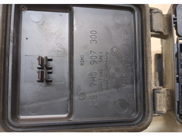 Блок предохранителей  Volkswagen Transporter 5 2003-2009         