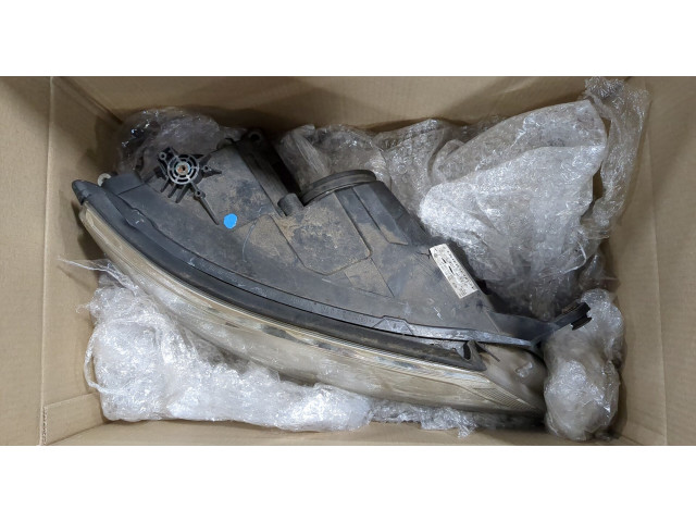 Фара передняя  Volkswagen Tiguan 2007-2011 правая 