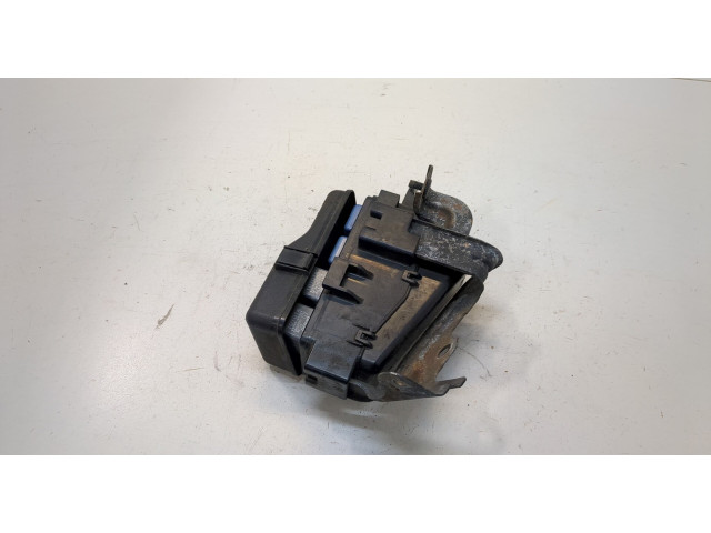 Блок реле  Toyota Camry V40 2006-2011         