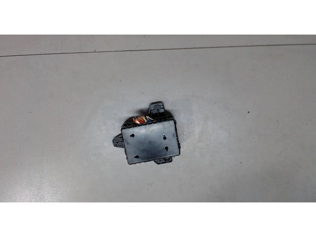 Блок предохранителей  SsangYong Rexton 2007-2012      8211008101    2.7