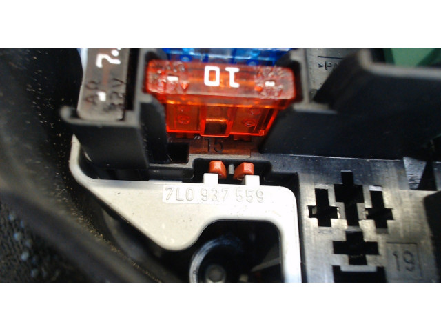 Блок предохранителей  Volkswagen Touareg 2007-2010      7L0937559    3.6