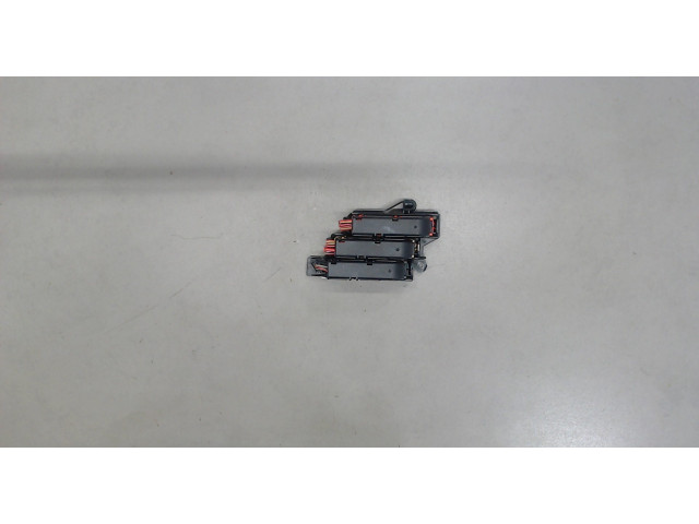 Блок предохранителей  Audi A4 (B8) 2011-2015      8K094184B     2