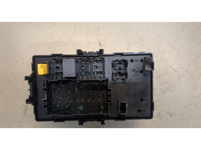 Блок предохранителей  Chevrolet Tahoe 2014-2021      23418064   