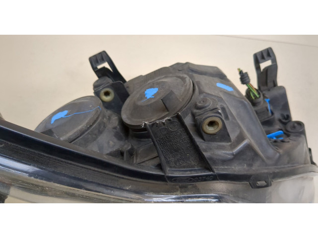 Фара передняя  Ford Focus 2 2008-2011 правая 