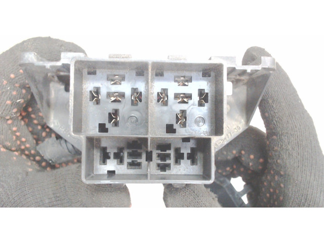 Блок реле  Ford Explorer 2001-2005          4.0
