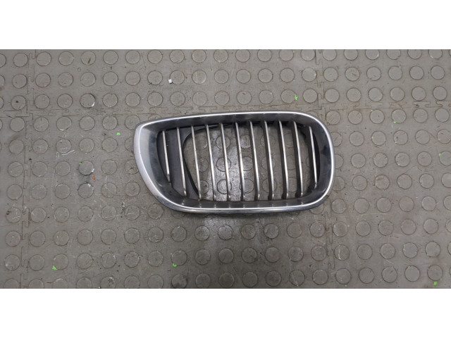 Решетка радиатора  BMW 3 E46 1998-2005          