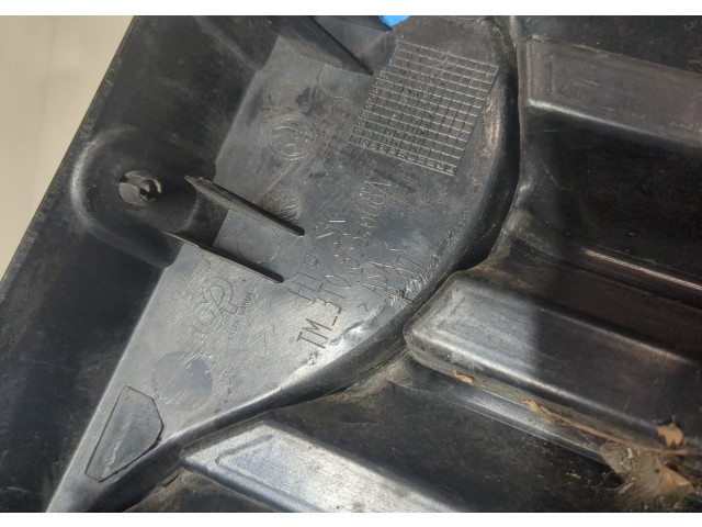 Решетка радиатора  Skoda SuperB 2008-2015          3T0853668A