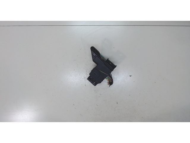 Блок реле  Pontiac Vibe 1 2002-2008      88972394     1.8