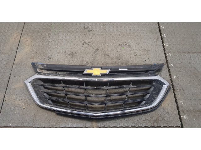 Решетка радиатора  Chevrolet Equinox 2017-          84150736