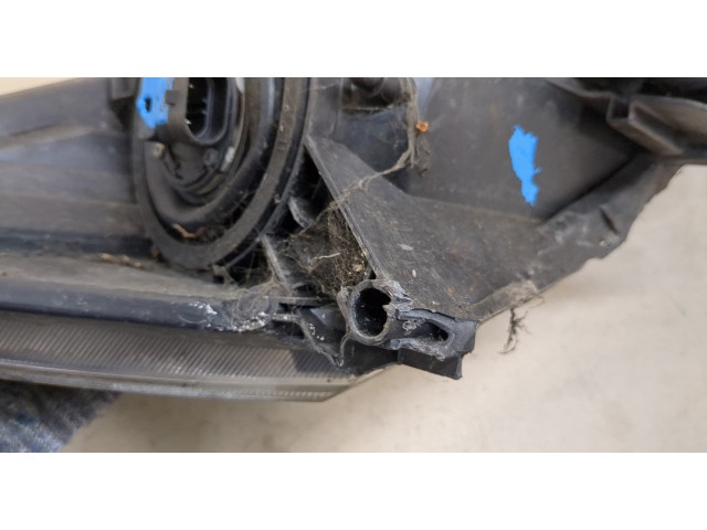 Фара передняя  Toyota Auris E15 2006-2012 левая 