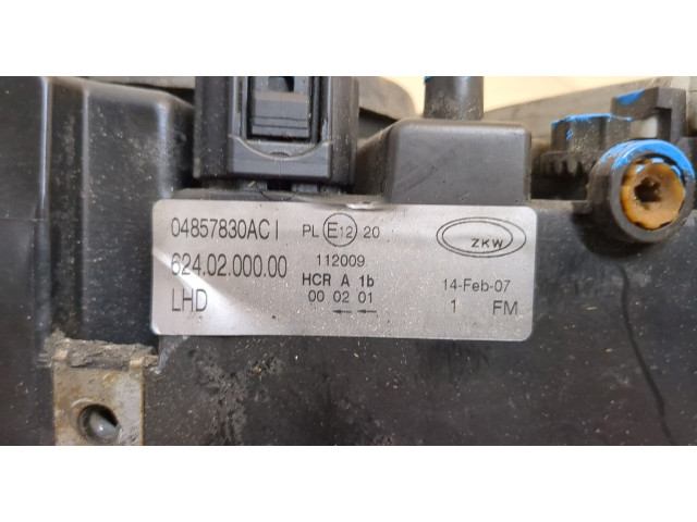 Фара передняя  Chrysler Voyager 2001-2007 правая 