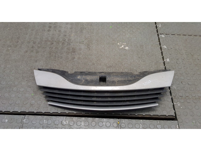 Решетка радиатора  Renault Laguna 2 2001-2007          