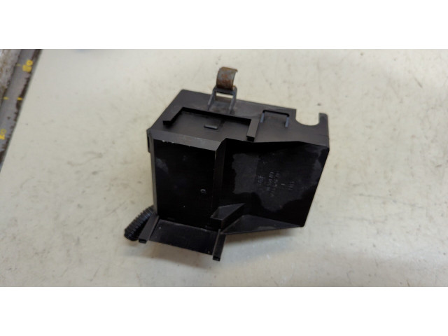 Блок реле  Subaru Impreza (G11) 2000-2007      90560119   