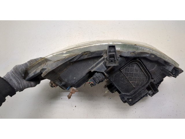 Фара передняя  Toyota Auris E15 2006-2012 правая 