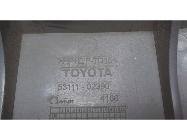 Решетка радиатора  Toyota Auris E15 2006-2012           1.4 