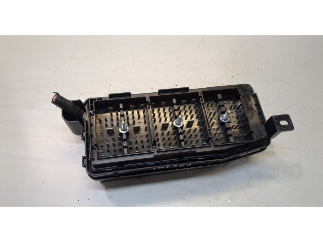 Блок предохранителей  Opel Antara      95471068, 1068U0163   
