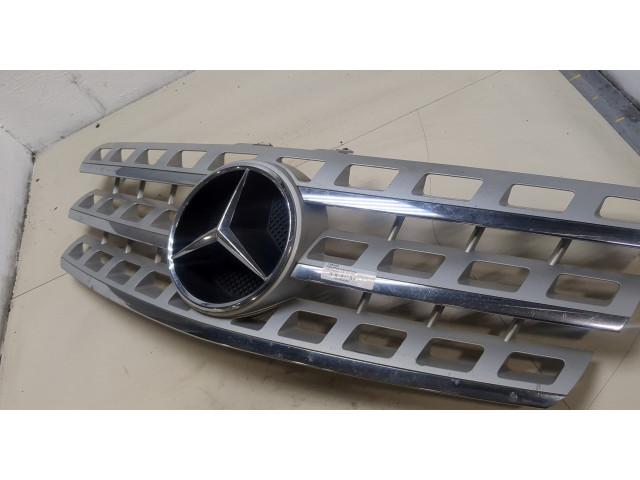 Решетка радиатора  Mercedes ML W164 2005-2011          