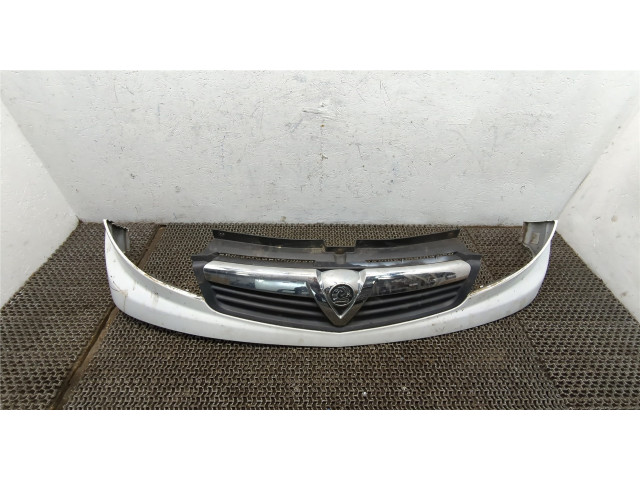 Решетка радиатора  Opel Vivaro 2001-2014          1.9 4416751