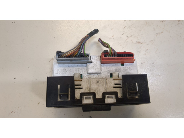 Дисплей бортового компьютера  Nissan Primastar P8200028364A, 216562178A       