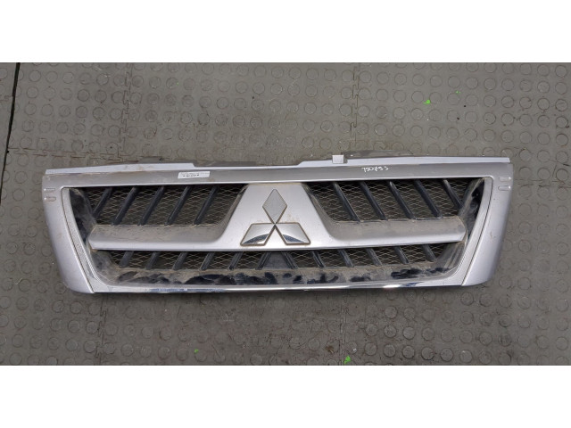 Решетка радиатора  Mitsubishi Pajero / Montero 2000-2006          MN117713