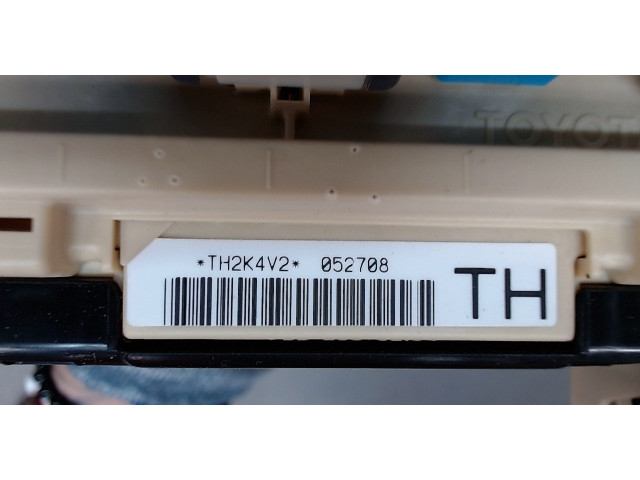 Блок реле  Toyota Camry V40 2006-2011      8273033830     2.4