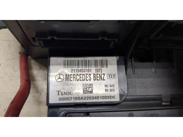 Блок предохранителей  Mercedes E W211 2002-2009      2115453101     3.2