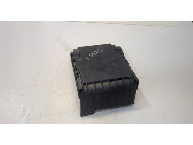 Крышка блока предохранителей  Skoda SuperB 2008-2015      1K0937132F   