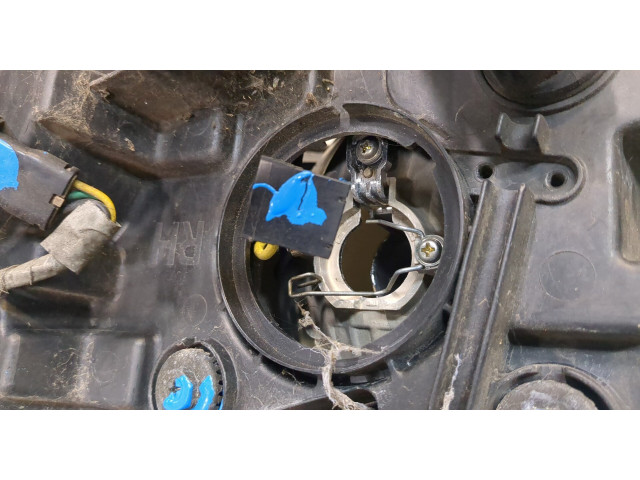 Фара передняя  SsangYong Rodius 2004-2013 правая 