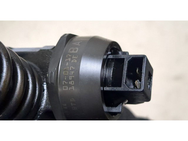 Форсунка топливная  Volkswagen Touran 2006-2010    038130073AG     