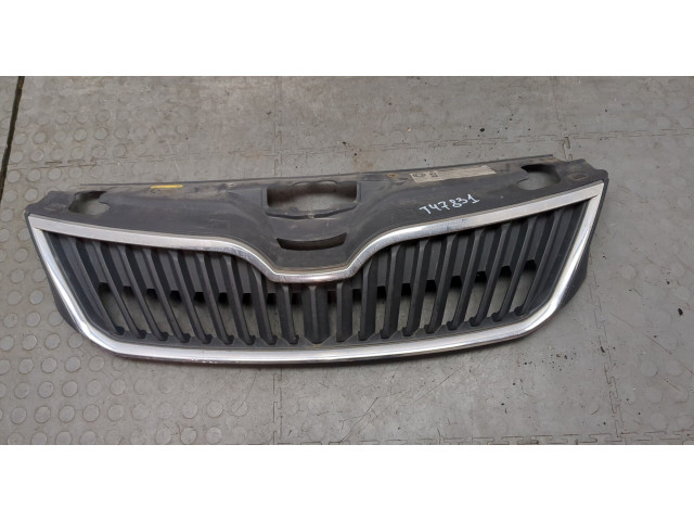 Решетка радиатора  Skoda Rapid          
