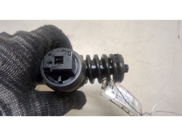 Форсунка топливная  Seat Ibiza 3 2001-2006    038130073AJ     