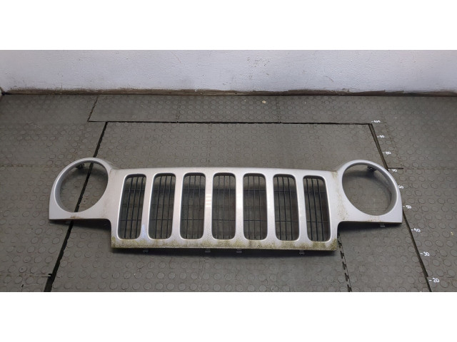 Решетка радиатора  Jeep Liberty 2002-2006          